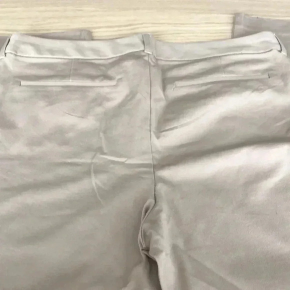 🆕Old Navy Cropped Stretchy Khaki Pants 16  🆕 - Picture 5 of 8